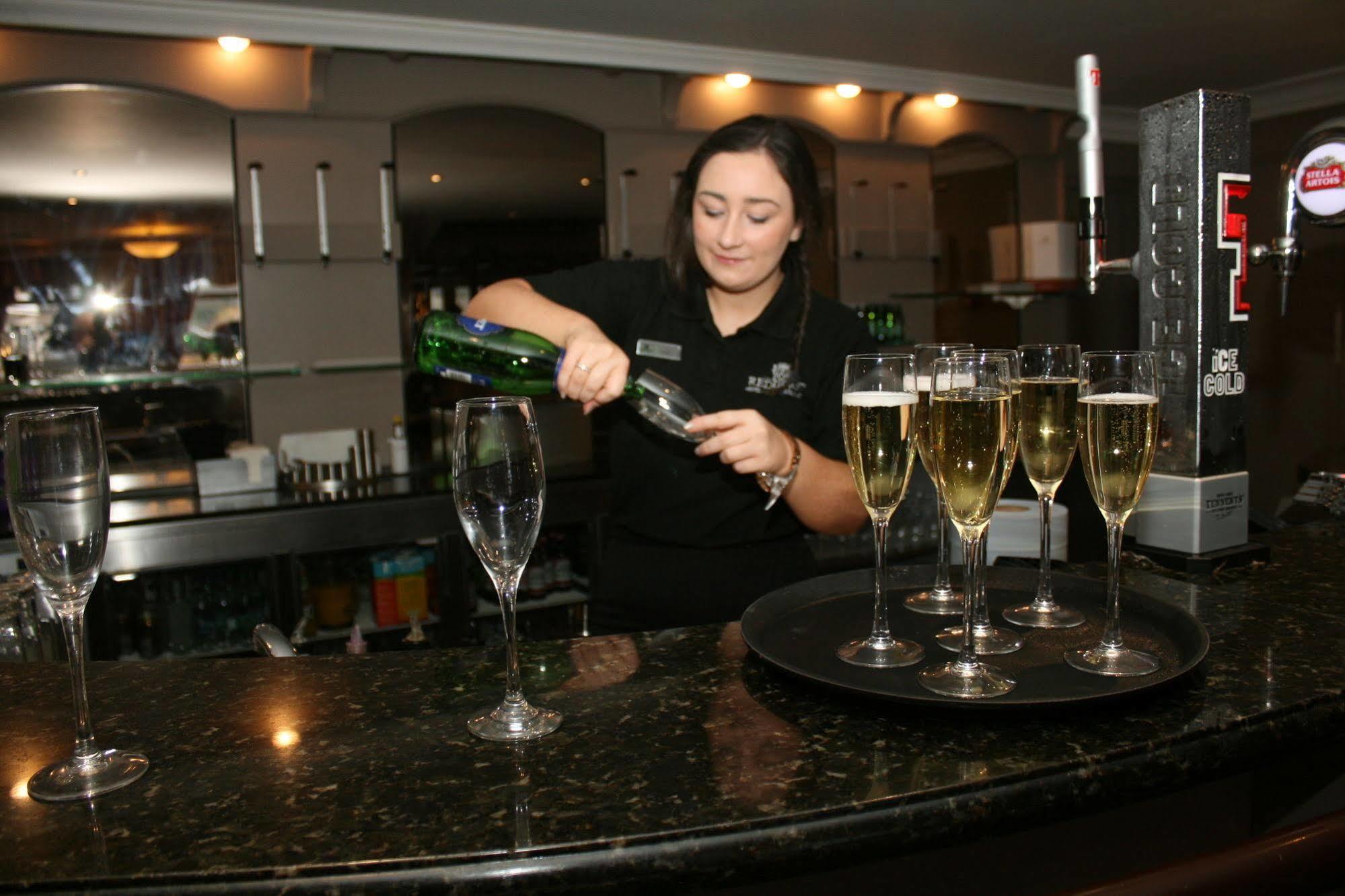 The Redhurst Hotel Glasgow Giffnock Esterno foto
